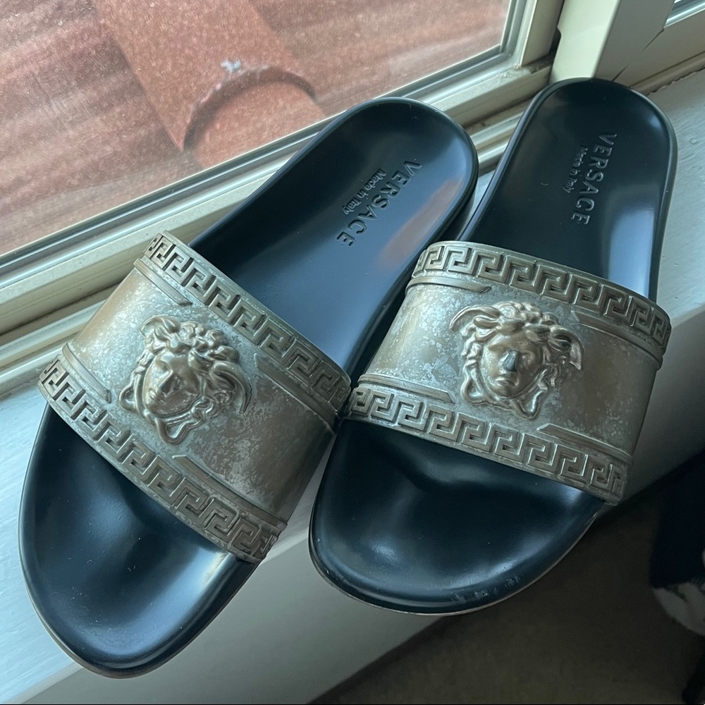 VERSACE - Palazzo Pool Slides